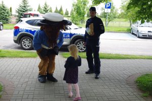 policjanci - dzieciom