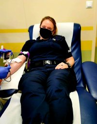 Otwarta akcja honorowego krwiodawstwa, policjanci oddają krew