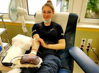 Otwarta akcja honorowego krwiodawstwa, policjanci oddają krew