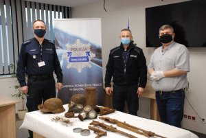 Policjanci z Białogardu przekazali eksponaty do Muzeum