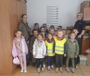 Wizyta przedszkolaków w Komendzie Powiatowej Policji w Kamieniu Pomorskim