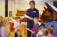 Spotkanie policjantów z Wałcza z przedszkolakami