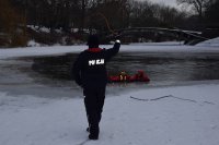 Pokazy ratownictwa nad Jeziorem Rusałka w szczecińskim parku Kasprowicza