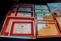 Dyplomy dla laureatów konkursów