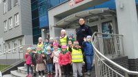 Dzieci z wizytą w Komendzie Powiatowej Policji w Szczecinku