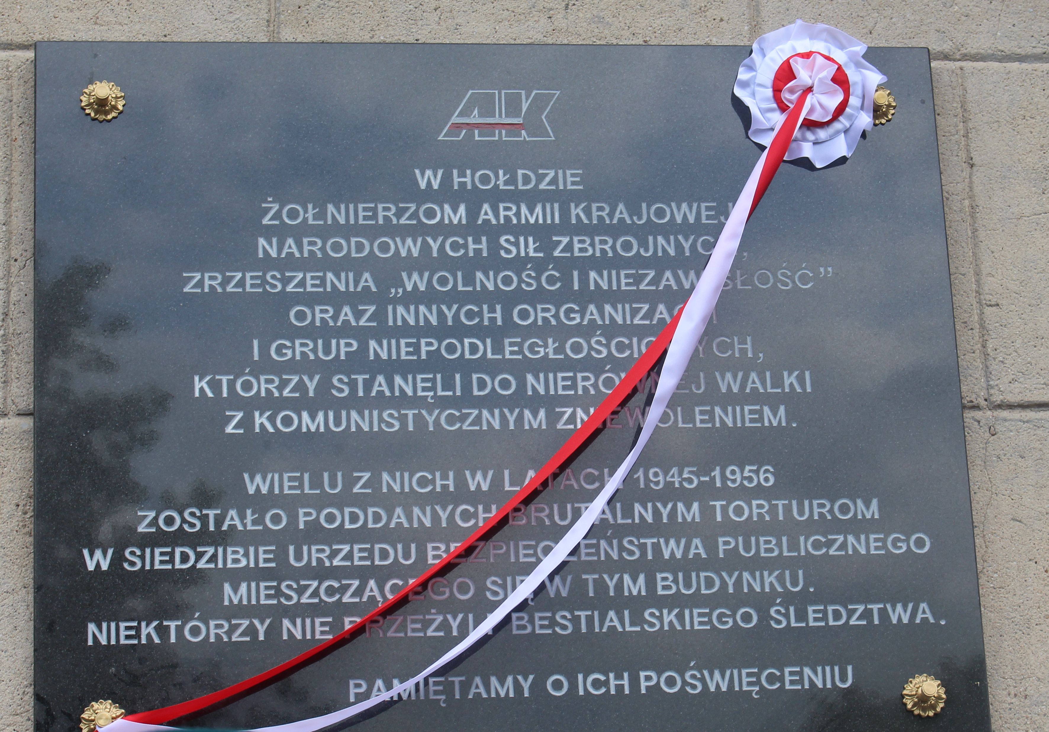 Uroczyste Odsloniecie Tablicy Pamiatkowej Na Budynku Kwp W Szczecinie Aktualnosci Policja Zachodniopomorska