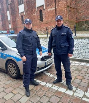 policjanci, którzy udzielili eskorty