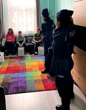 policjanci z wizytą w placówce oświatowej w Świnoujściu