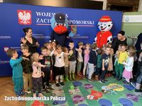 Zachodniopomorscy policjanci przygotowali szereg atrakcji dzieciom w dniu ich święta