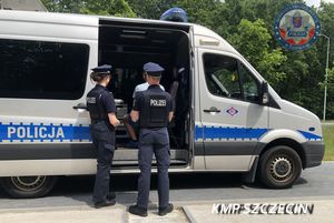 Stażyści niemieckiej policji podczas kontroli drogowej