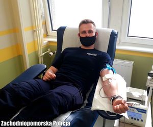 Nowo przyjęci funkcjonariusze z OPP w Szczecinie oddali krew