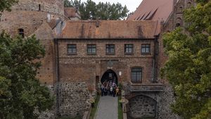 Zamek w Pęzinie - zdjęcie grupowe