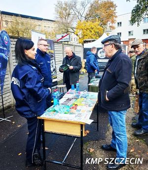 Policji w Szczecinie wzięli udział w akcji, której celem było zebranie środków na przygotowanie i dostarczenie paczek świątecznych dla ponad 2000 – weteranów i kombatantów II Wojny Światowej z całego kraju.