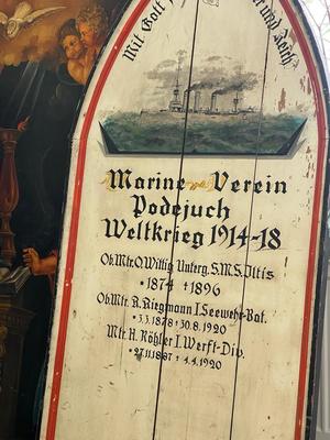 tablica z kościoła w dzielnicy  Szczecinie – Zdroje upamiętniająca zmarłych marynarzy z Podjuch