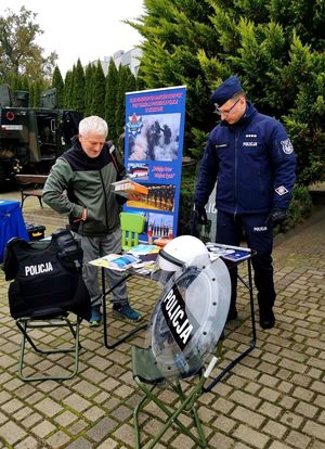 Szczecińscy policjanci uczestniczyli w XIV Kiermaszu Charytatywnym "Paczka dla Bohatera"