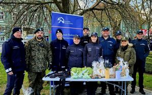 Szczecińscy policjanci wzięli udział w XV Kiermaszu Charytatywnym „Paczka dla Bohatera”