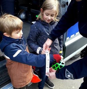 Szczecińscy policjanci wzięli udział w XV Kiermaszu Charytatywnym „Paczka dla Bohatera”