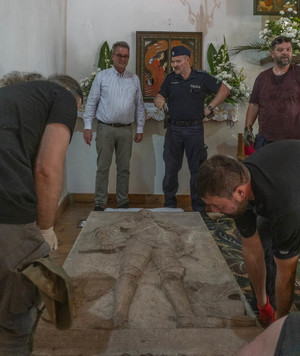 Zabytkowe epitafium z VII wieku powróciło do kościoła w Lubiatowie