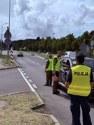 Minęło 7 tygodni od wprowadzenia tymczasowych kontroli na przejściach granicznych w naszym województwie. Zachodniopomorscy policjanci wspierają działania Straży Granicznej w powiatach polickim, gryfińskim oraz świnoujskim.