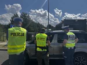 Minęło 7 tygodni od wprowadzenia tymczasowych kontroli na przejściach granicznych w naszym województwie. Zachodniopomorscy policjanci wspierają działania Straży Granicznej w powiatach polickim, gryfińskim oraz świnoujskim.