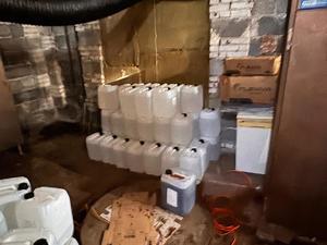 Policja rozbiła linię produkcyjną środków odurzających – cztery osoby zatrzymane