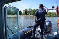 Otwarcie sezonu na szczecińskich kąpieliskach pod nadzorem policyjnych wodniaków