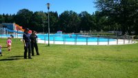 Szczecińscy policjanci w ramach "letniego patrolu" kontrolują kąpieliska strzeżone i niestrzeżone na terenie całego miasta.