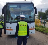 Policja, Inspekcja Transportu Drogowego i sanepid kontrolują autobusy dowożące dzieci do szkół