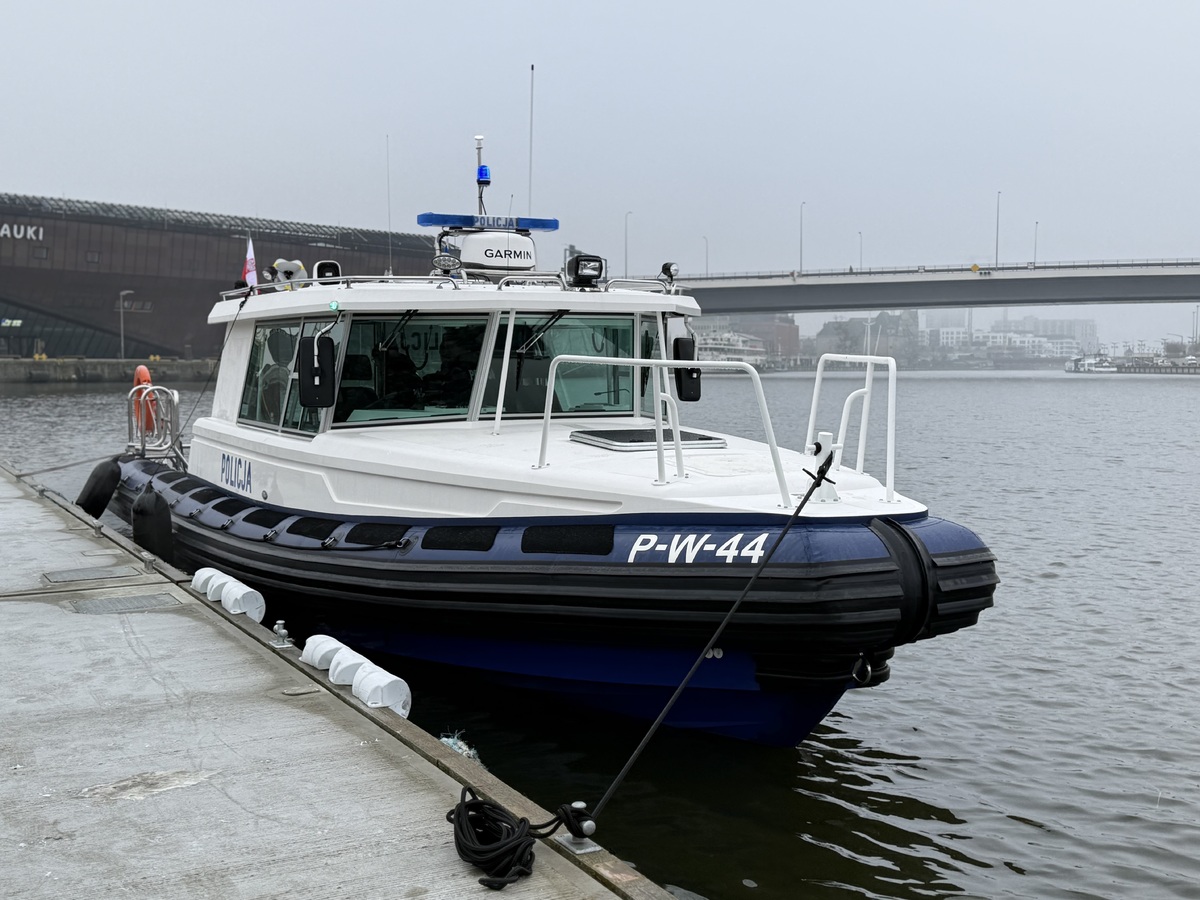 SPORTIS 10500K "Może na morze" - nowa łódź wspiera policjantów Komisariatu Wodnego Policji w Szczecinie