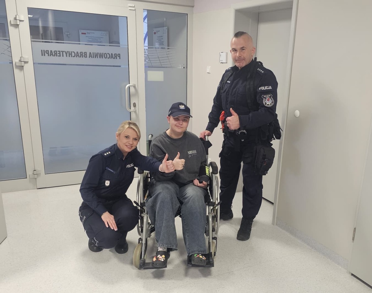 Wyjątkowa niespodzianka w szpitalu - zachodniopomorscy policjanci odwiedzili 17-letnią Zuzię