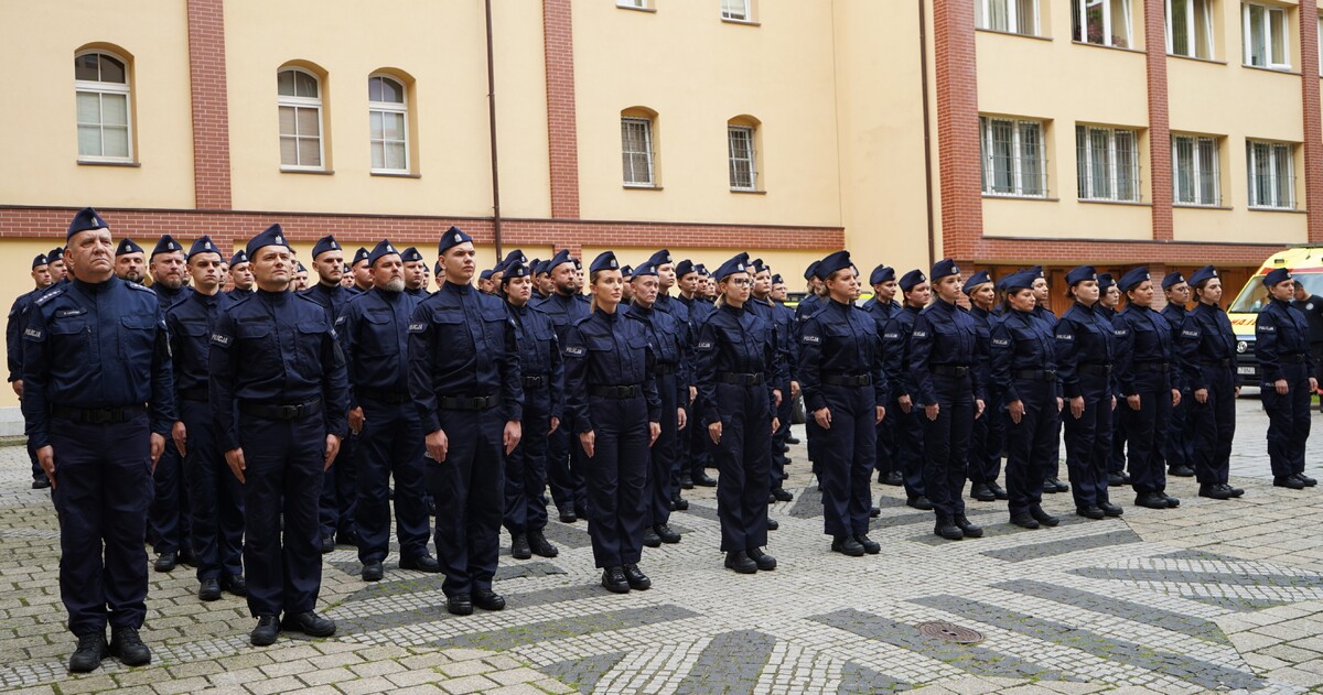Nowi policjanci w garnizonie zachodniopomorskim – uroczyste ślubowanie złożyło 84 funkcjonariuszy